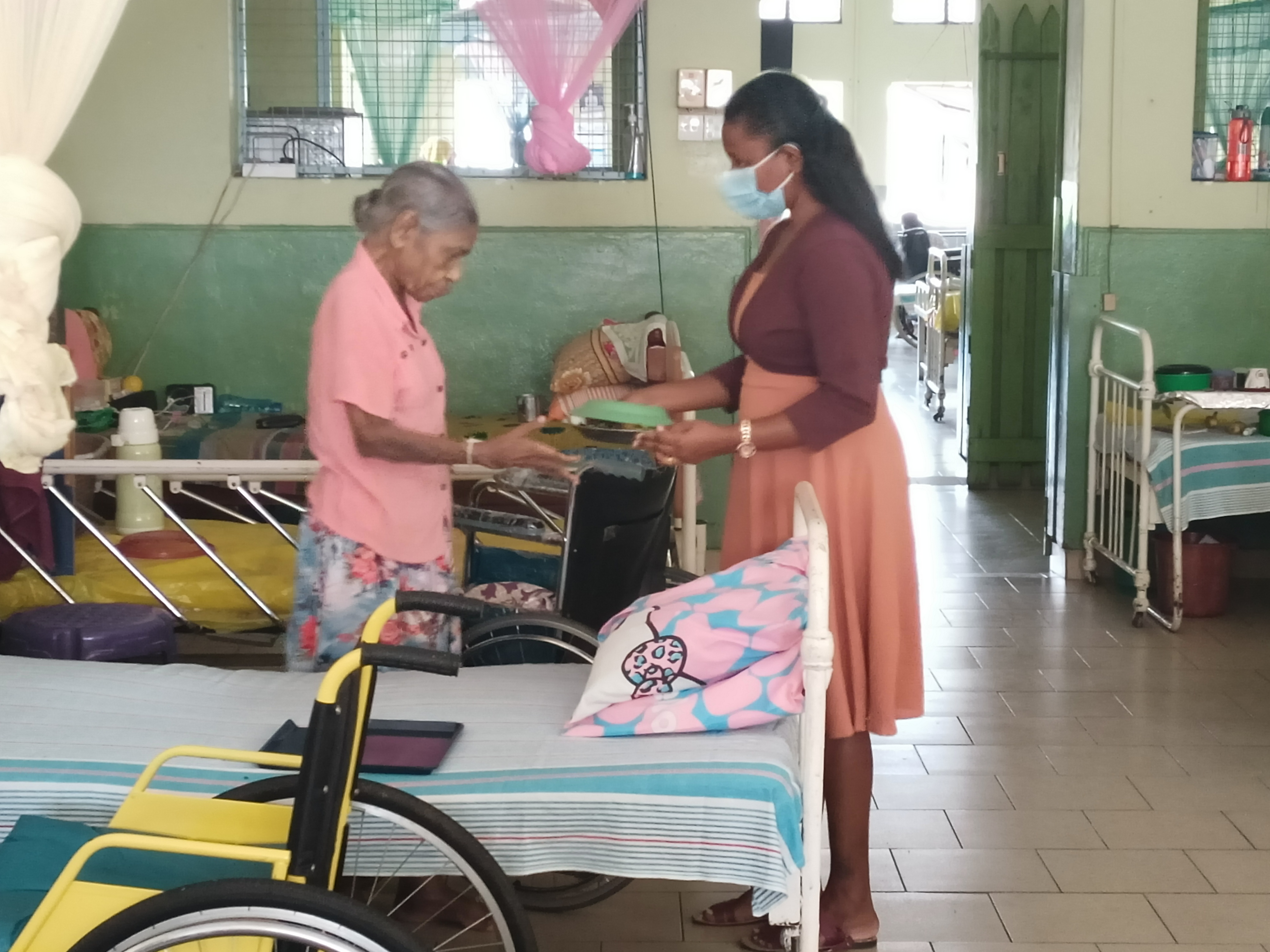 Providing Lunch  - Victoria Home for Incurables, Rajagiriya